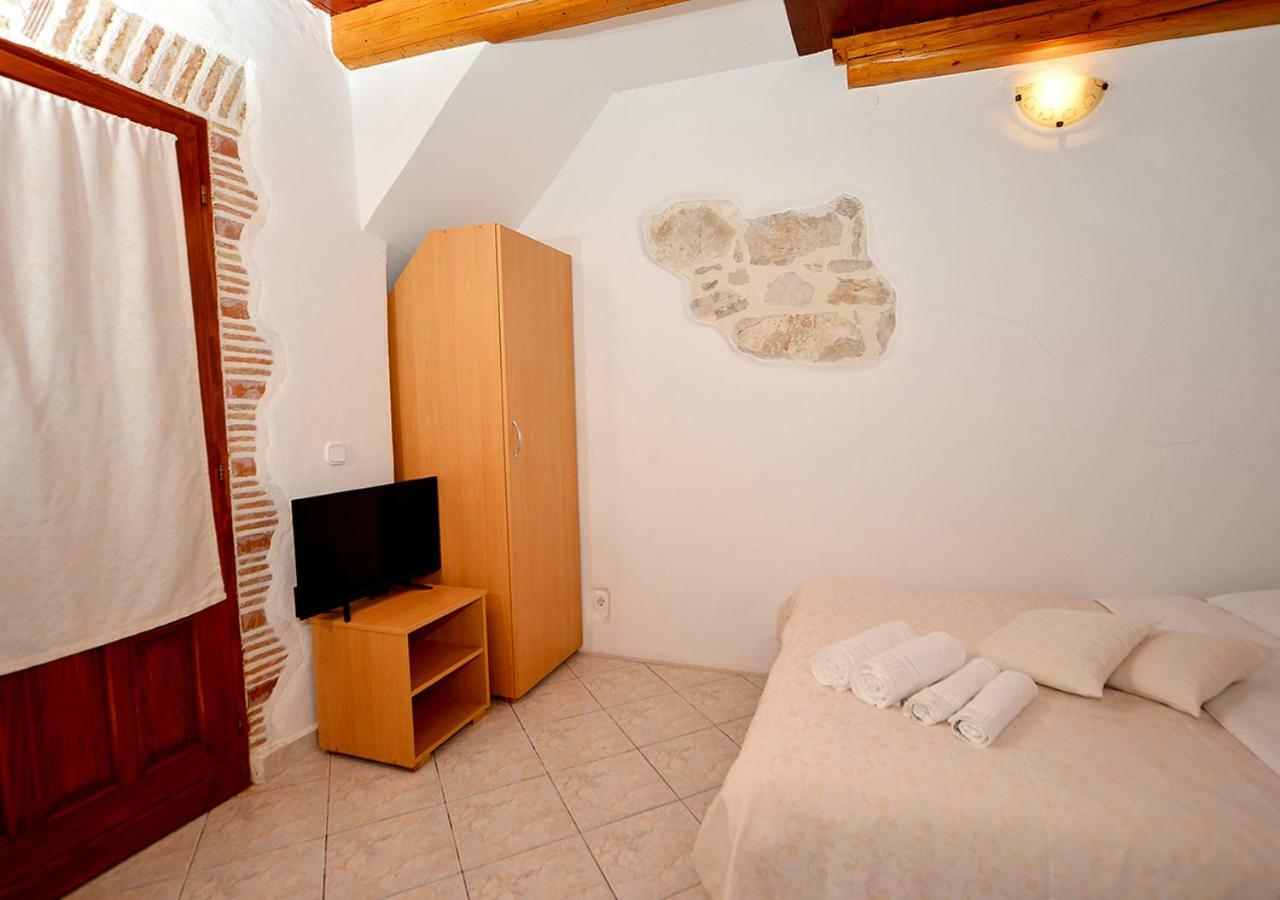 Old Town Vrsar, Apartments Danica & Zoran Esterno foto